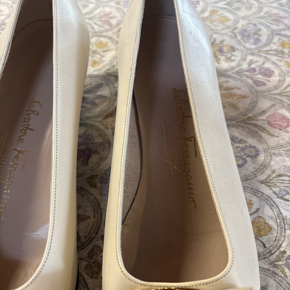 Authentic Salvatore Ferragamo Vara White Leather Bow Pumps Heel Shoes Size 8 1/2 - Picture 5 of 13